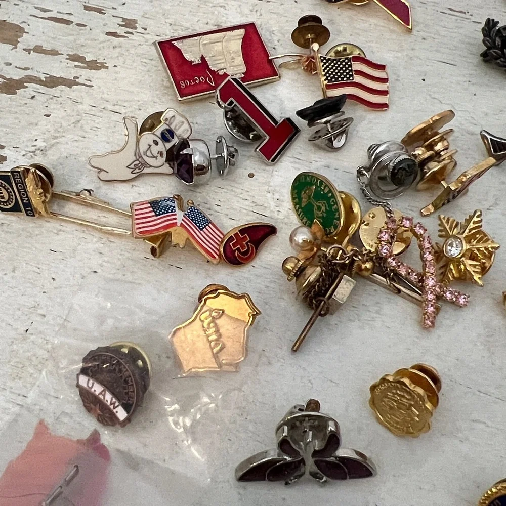 Lot vintage advertising & other pins tie tacks clips